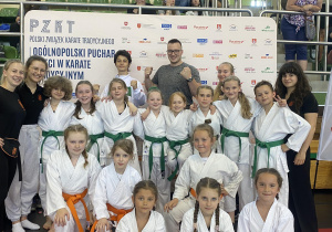 zdjęcie grupowe drużyny karate