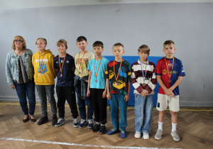 sportowcy z klasy 4a z medalami