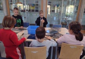 uczniowie na warsztatach w Centrum Nauki Leonardo Da Vinci