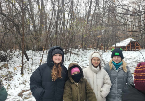 cztery uczennice klasy 5a w lesie Łagiewnickim