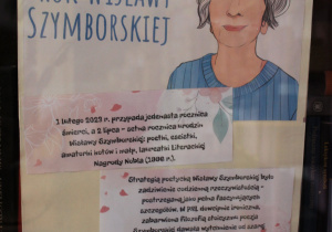 tablica z portretem i biografią Wisławy Szymborskiej