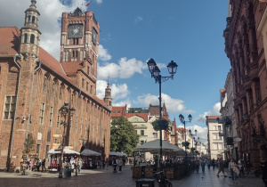 Uczniowie na Starym Mieście w Toruniu